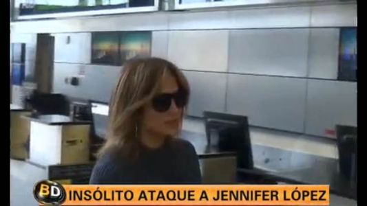 Insólito ataque a Jennifer López en un aeropuerto