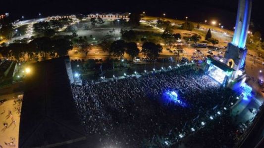 Monumento "tomado" para ver a Vicentico