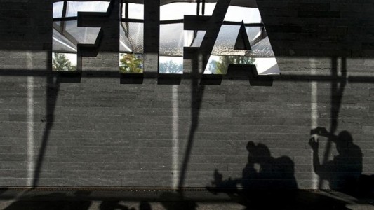 Escándalo en la FIFA: ahora la AFIP apunta a los fondos buitres