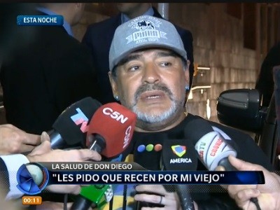 Llegó Diego y pidió que recen por la salud de su padre