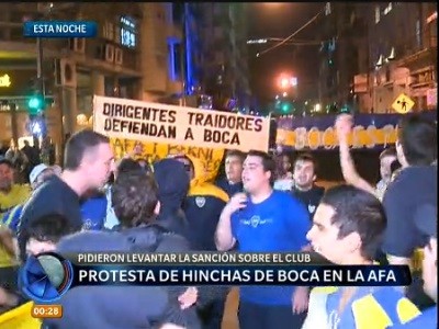 Protesta de hinchas de Boca que quieren ver a su equipo