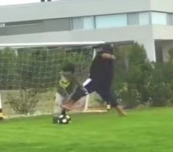 La "marca" del abuelo Maradona a su nieto Benjamín