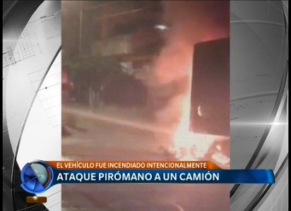 Ataque pirómano a un camión