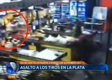 Asalto y tiroteo dentro de un supermercado en La Plata