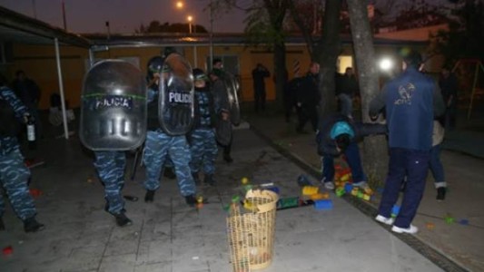 Padres atacaron un jardín de infantes tras una denuncia de abuso