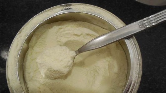 Prohiben la venta de un lote de leche para bebés por presencia de bacterias