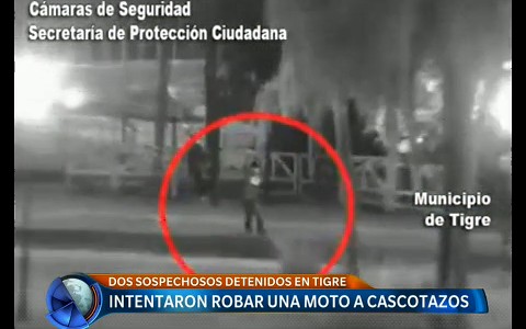 Intentan robar una moto a cascotazos