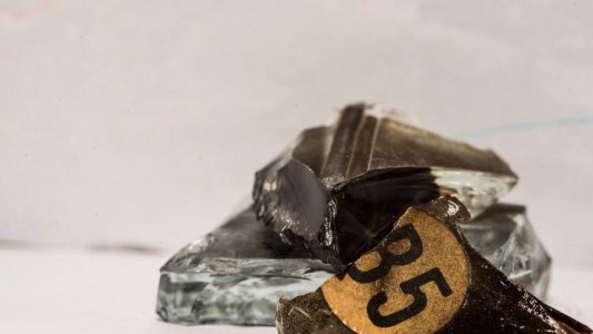 Córdoba: extraños objetos cayeron del cielo al jardín de un vecino en Berrotarán