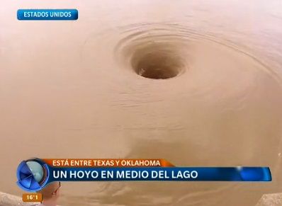 El video de un hoyo en pleno lago