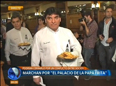 Marchan por el "Palacio de las papas fritas"