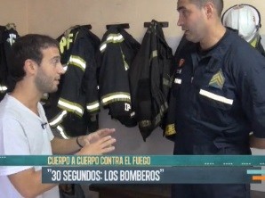 Exclusivo web 30 segundos: cómo se pone un traje de bomberos