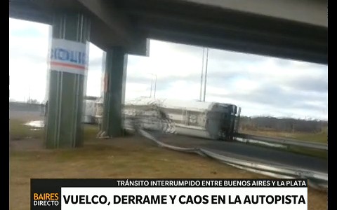 Vuelco, derrame y caos en la autopista