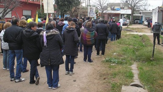 Cura escrachó a narcos en plena procesión