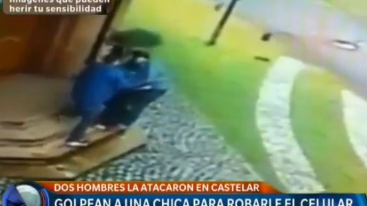 Golpean salvajemente a una chica para robarle el celular