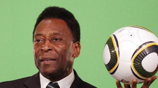 Pelé está nuevamente internado