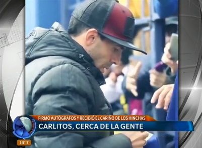 Tevez firmó autógrafos para sus fanáticos en Boca