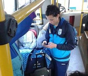 Volvió de competir en los Panamericanos, se tomó un colectivo de línea y ahora es furor en las redes sociales