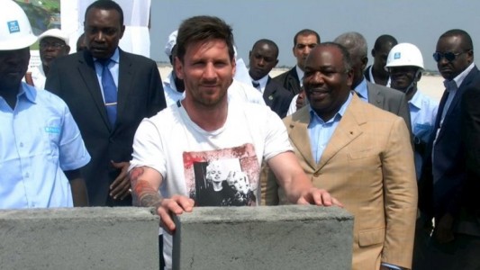 Acusan a Messi de viajar a África "sucio y sin afeitar"
