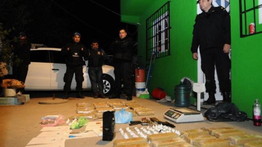 Allanan una vivienda por un robo y encuentran 55 kilos de marihuana