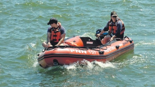 Retoman la búsqueda del joven que cayó desde un barco en el Río de la Plata