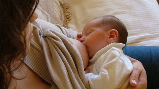 La leche materna ayuda a reducir el riesgo de enfermedades respiratorias e infecciosas en el bebé
