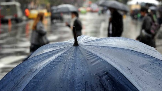 Domingo de elecciones bajo la lluvia