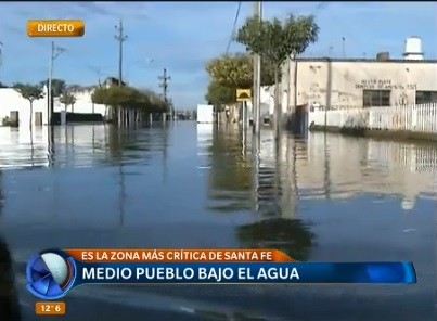 Medio pueblo bajo el agua