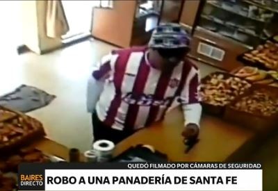 Asalto filmado en una panadería de Santa Fe