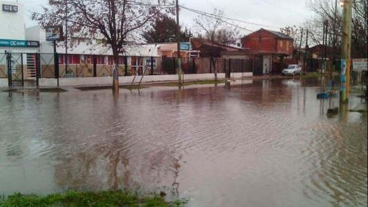 Apareció un anciano muerto en un arroyo de Quilmes, víctima fatal del temporal