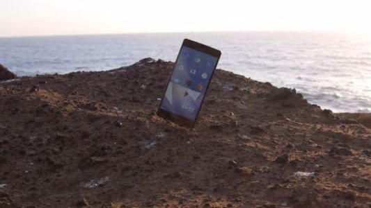 Mirá el test de caída de un smartphone