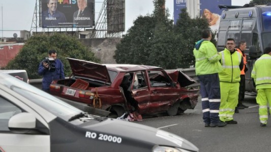 Escaparon de un control policial y chocaron: un muerto y seis heridos