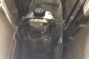 Cayó un montacarga para autos en Belgrano: una pareja y sus dos hijos, heridos