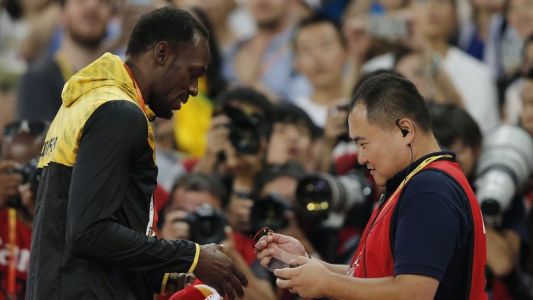 Bolt se reencontró con el camarógrafo que lo volteó: "Le pagó Gatlin"