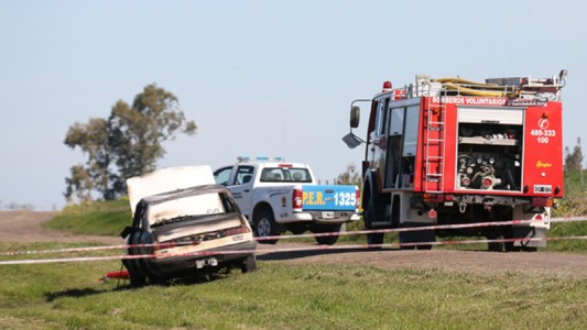 Dos niños murieron carbonizados al incendiarse el auto de su padre