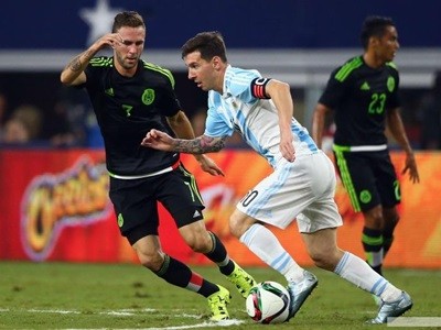 Agüero y Messi salvaron a la Argentina sobre el final: 2 a 2 con México