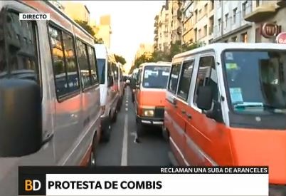 Protesta de combis: reclaman suba de aranceles