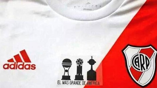 Superclásico: River le mostrará a Boca sus copas con una camiseta especial