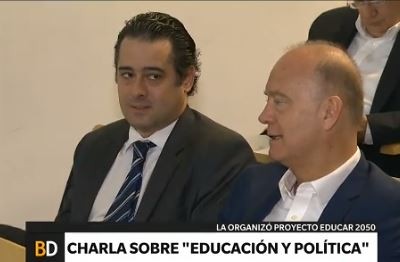 Charla sobre educación y política