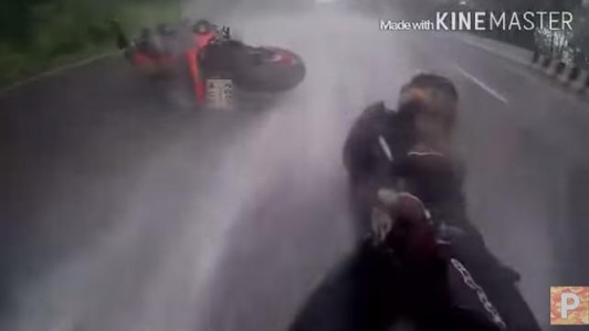 Filipinas: se cayeron de la moto y salvó a su novia haciendo de colchón