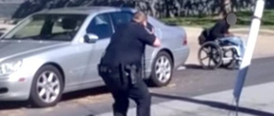 Tres policías acribillan a un joven negro en silla de ruedas en EE.UU.