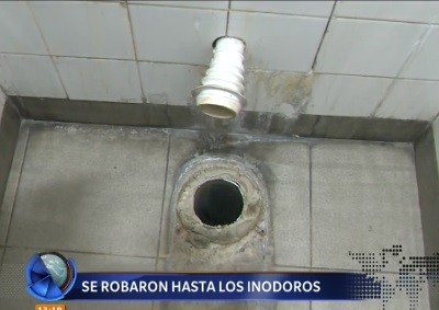Robaron inodoros de la estación de subte