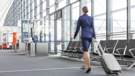 Una azafata cobraba 2.000 euros por tener sexo con los pasajeros en pleno vuelo