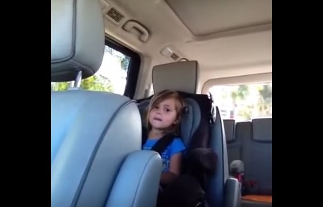 #EsViral: así reaccionó una niña al enterarse que el cantante de Maroon 5 está casado