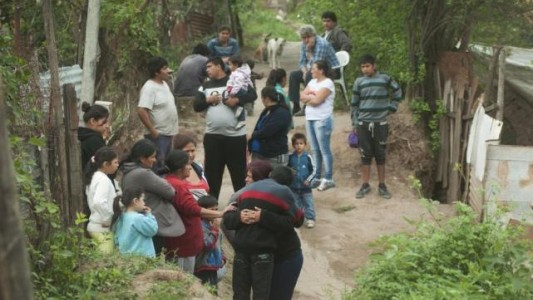 Encerraba con candado a su hijo adicto pero se escapó y lo mataron