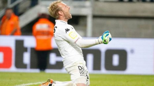 El arquero que se convirtió en héroe: atajó tres penales en un partido