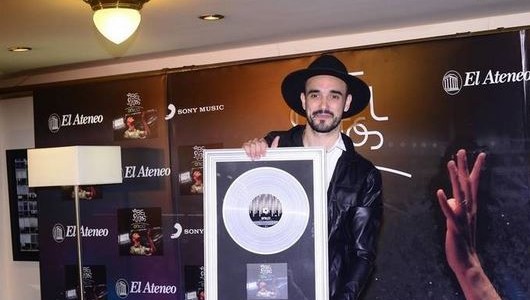 Furor por Abel Pintos en el día de lanzamiento de "Único"