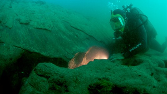Encuentran cadáveres en barco de guerra hundido hace 121 años
