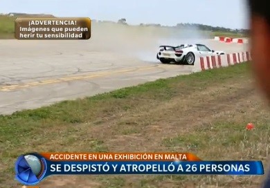 Despistó en una exhibición de automovilismo y atropelló a 26 personas