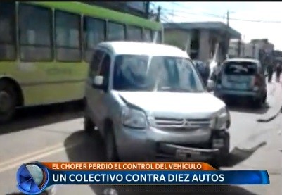 Choque múltiple en Morón: un colectivo y diez autos