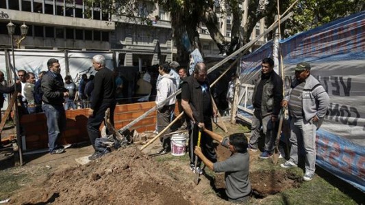 La ciudad le cobrará a los ex soldados 5.000 pesos por el arreglo de Plaza de Mayo